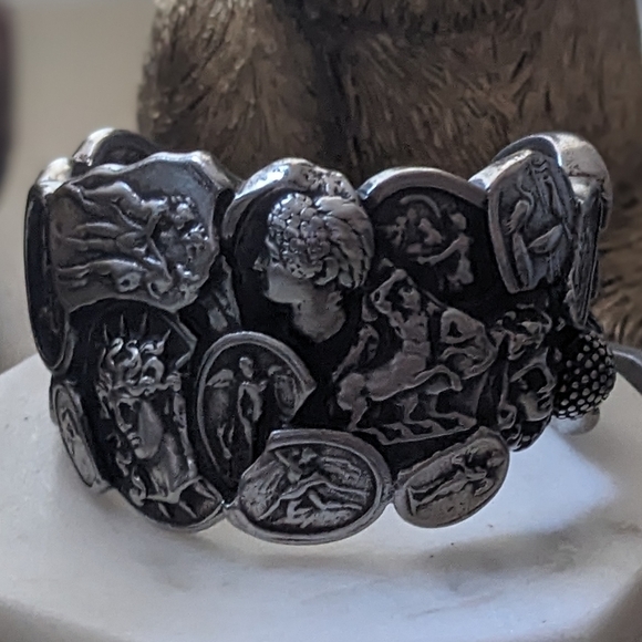 Jaded London Jewelry - Awesome Solid JADED 1991 Vintage Silver Cameo Bracelet